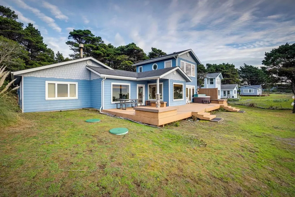 Oceanfront Home in Port Orford: The Lighthouse