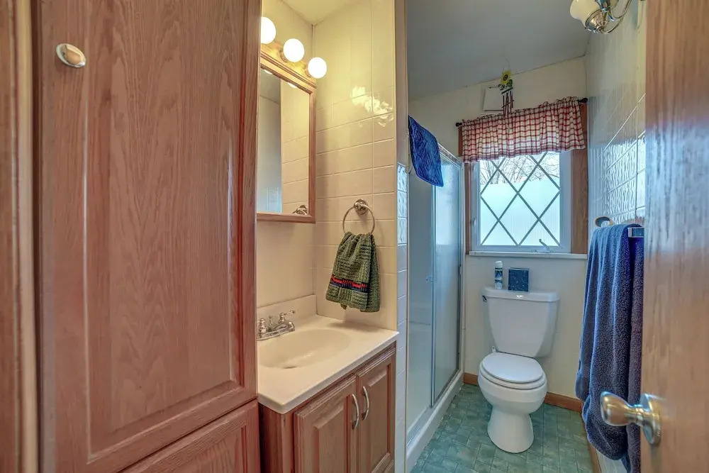 Quaint Youngstown Home ~ 2 Mi to Boardman Park!
