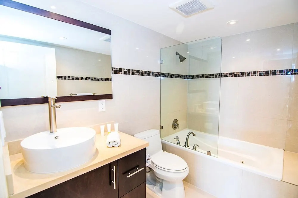 O. Reserve Condominium 2 Bedrooms 2 Bathrooms Condo