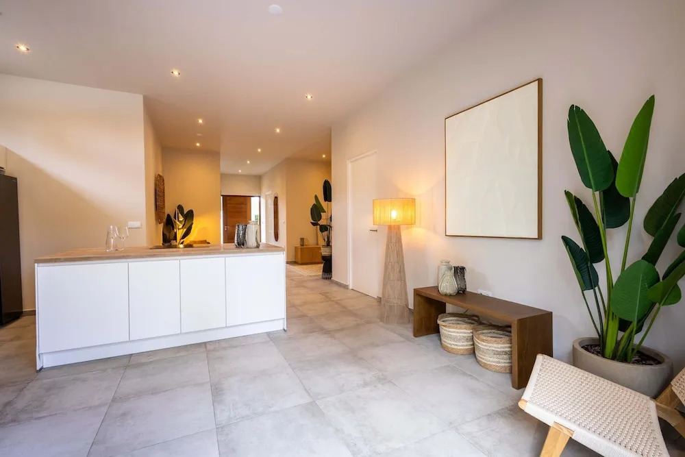 Chic 3BR Apartment Mambo Beach Area Stay