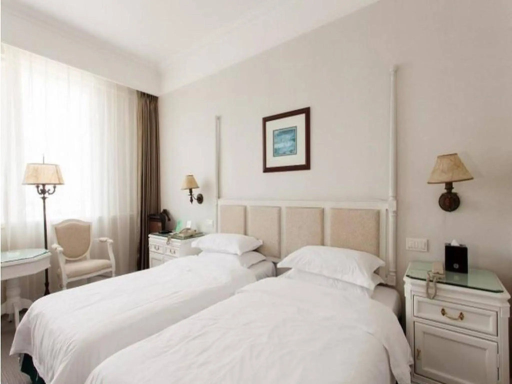 Golden Coast  Lawton Hotel