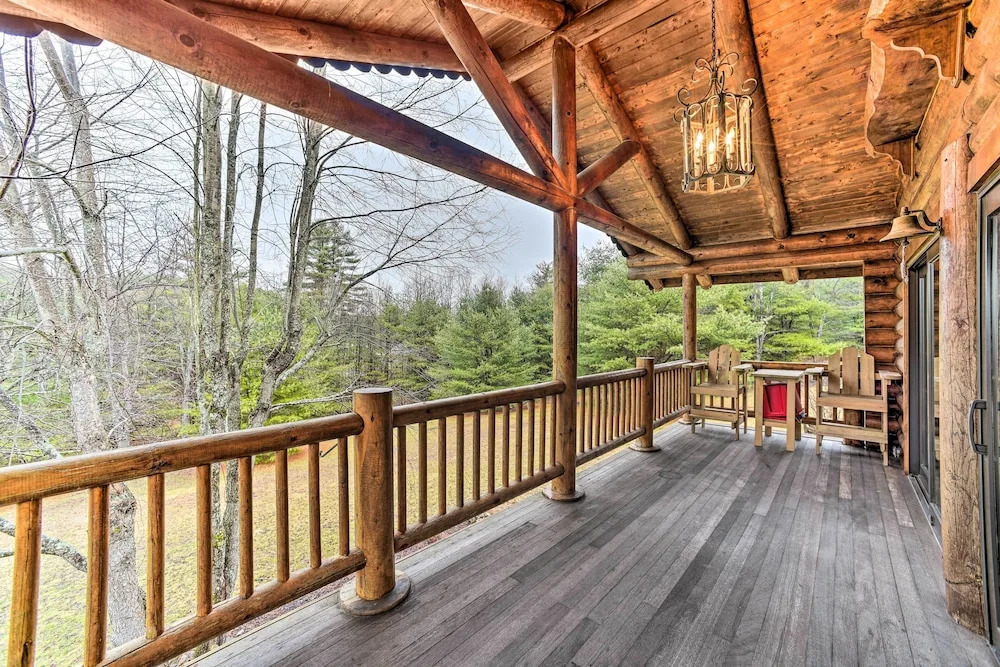 Spacious Cabin w/ Decks Near Saratoga Race Course!