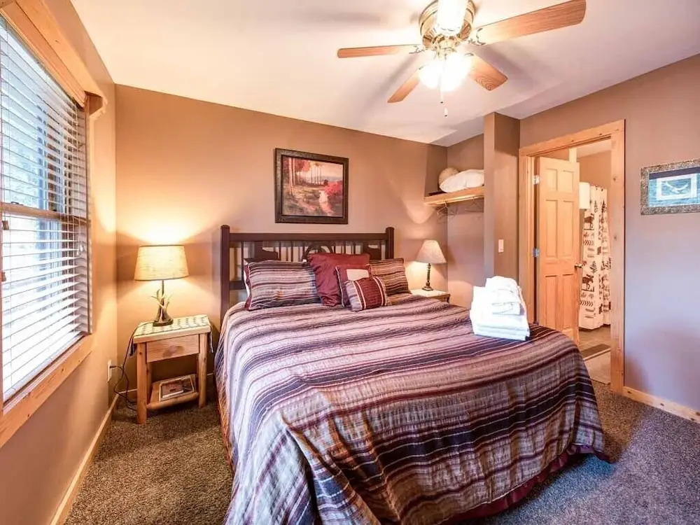 Big Sky Cabin - Two Bedroom Cabin