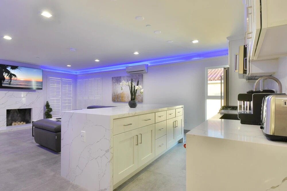 1244#7 Remodeled Luxury Condo With Stunning Views of Beach & Bay