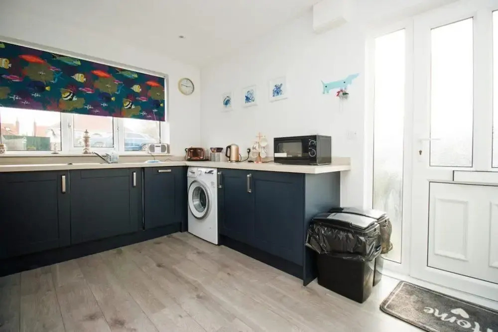 2 Bed Bungalow - Sleeps 4 - Pets - Parking - Wifi
