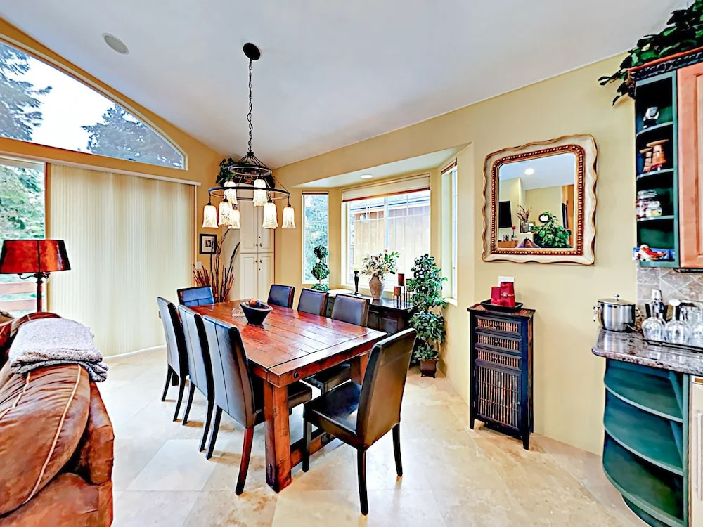 Beautiful Newer - 4 Br Home