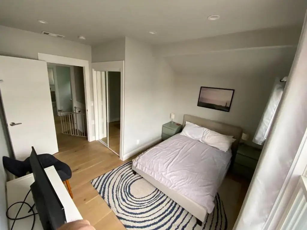 Beautiful 3 Bed 3 Bath upper house in Bernal Glen