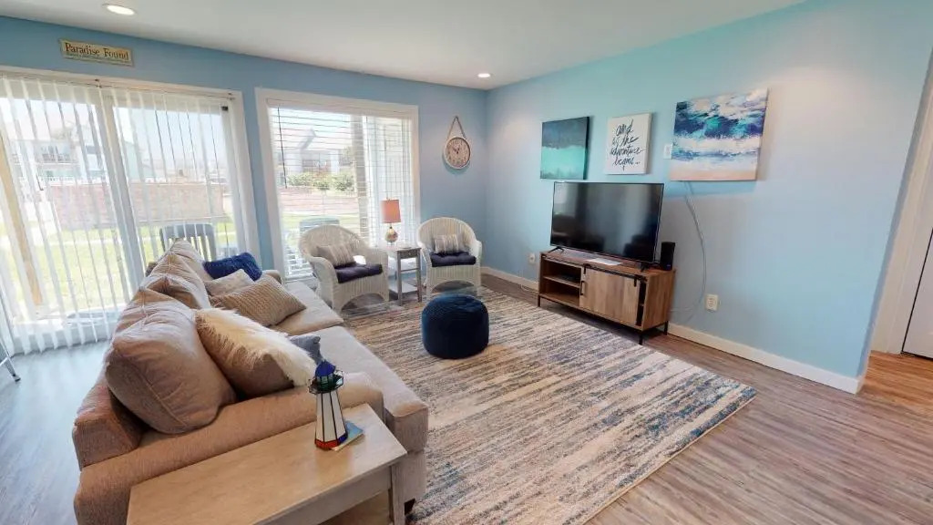 AH-A100 First Floor Condo, Newly Remodeled, Overlooks Shared Pool