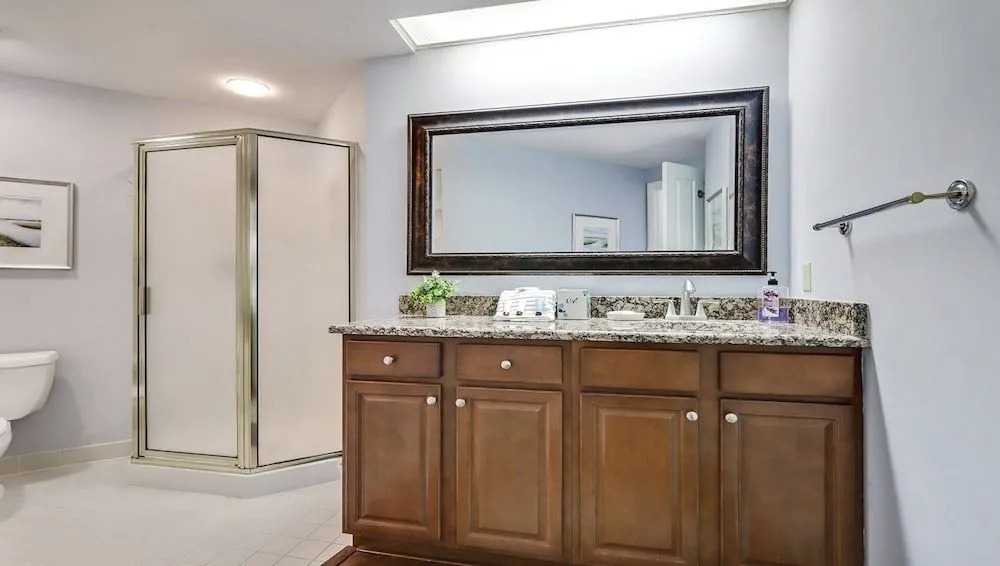 302 Windsor 1 Bedroom 2 Bathrooms Condo