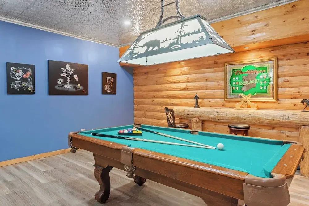 Bigwood Cabin Near Camelback Skiing, Hot Tub, Game Room, Firepit & Yard