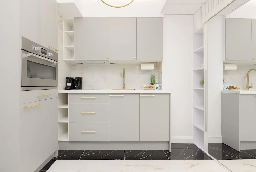 Glamour Studio by Renters Prestige