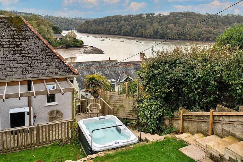 Stunning Waterfront Retreat With Hot Tub, No Deposit
