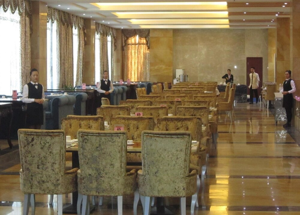 Shanghai Hongqiao Airport & Muyi H Hotel (national Convention And Exhibition Center)