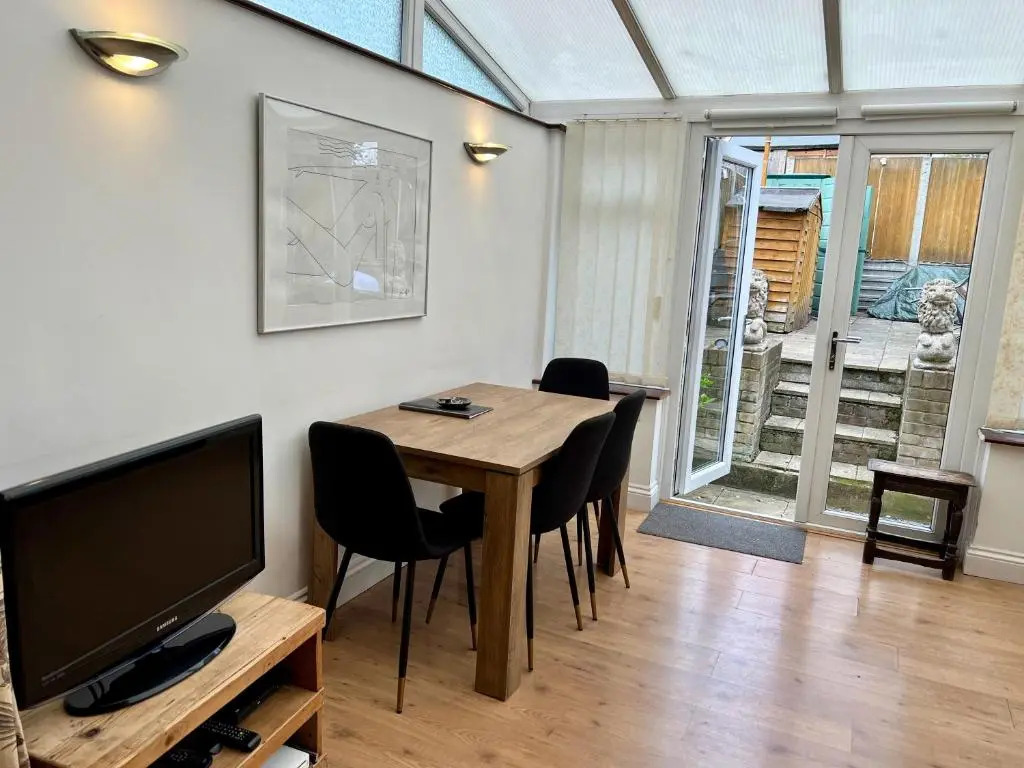 Edencourt Apartment