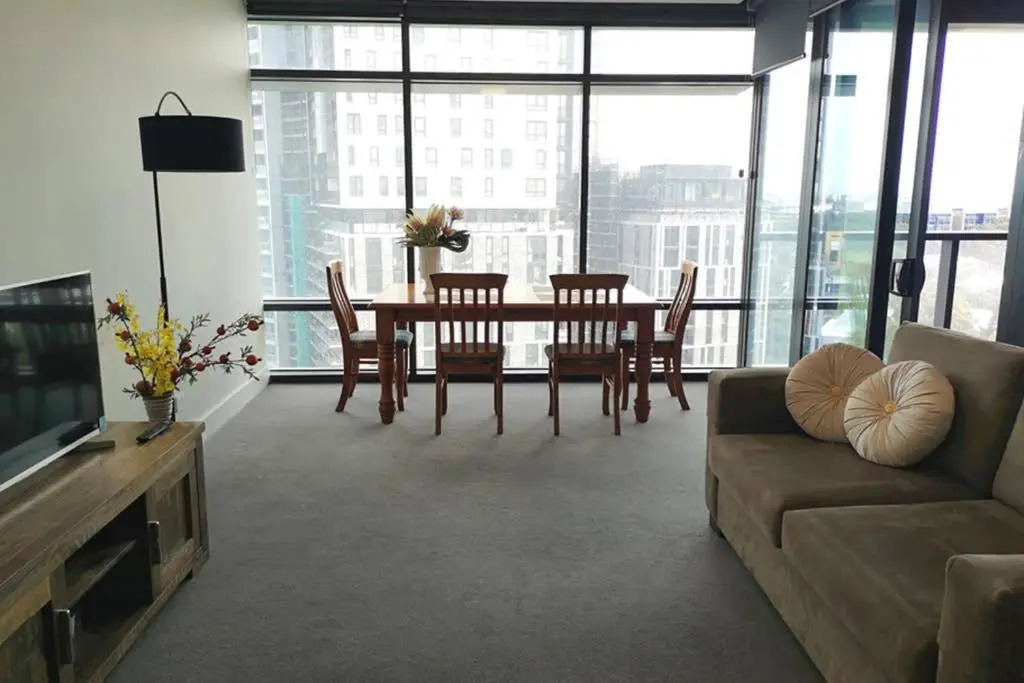 Modern apartment+office w Parking @ Olympic Park