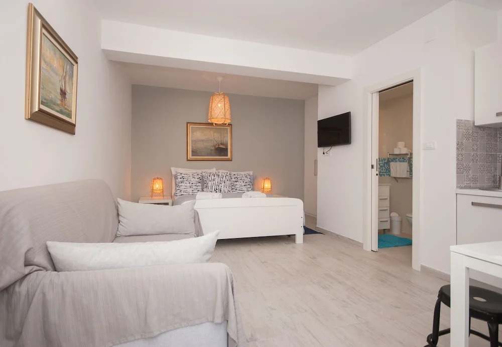Chic studio Marella