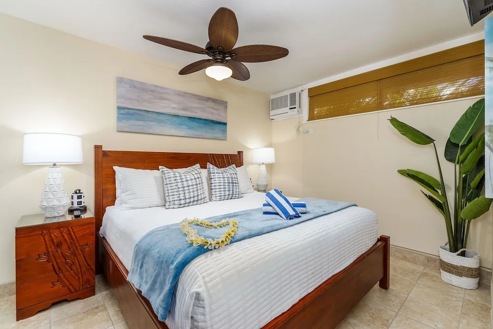 Kuleana 613 1 Bdrm 1 Bedroom Condo by RedAwning