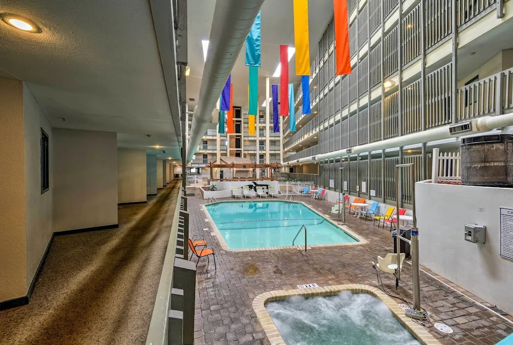 Beachfront Condo w/ Pool at Myrtle Beach Resort!