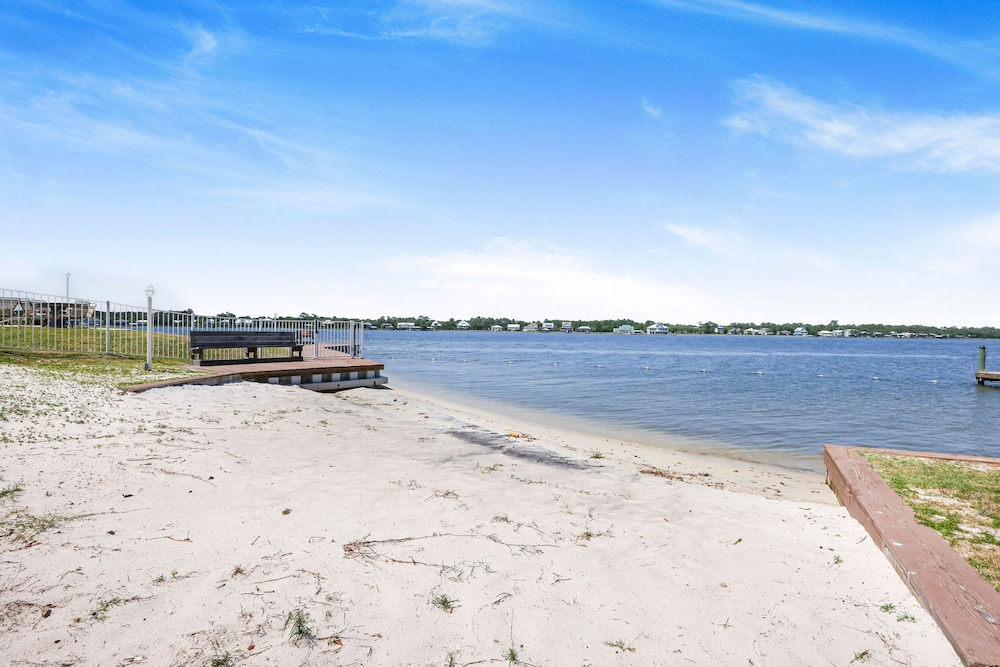 Compass Point 201 Pet-friendly for fee Boat Ramp