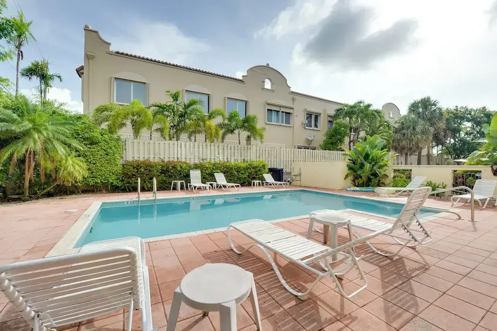 Ft Lauderdale Area Condo - Walk to Beach & Shops!