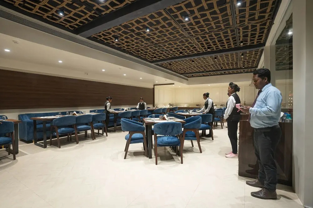 HOTEL MAKHAN VIHAR