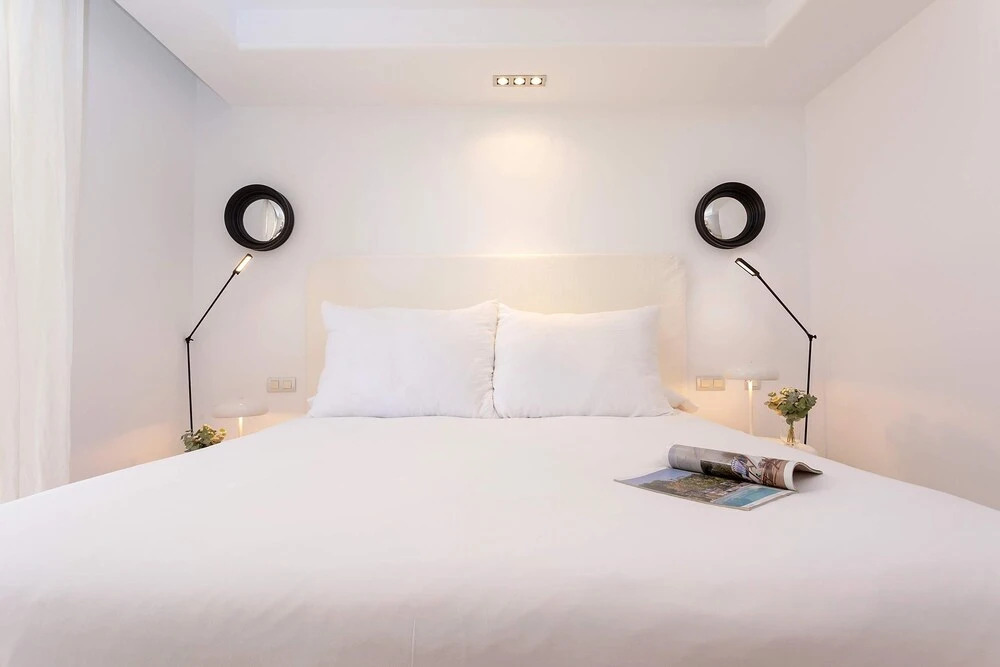 Bright Apartment Front of Beach Guadalmansa Beach