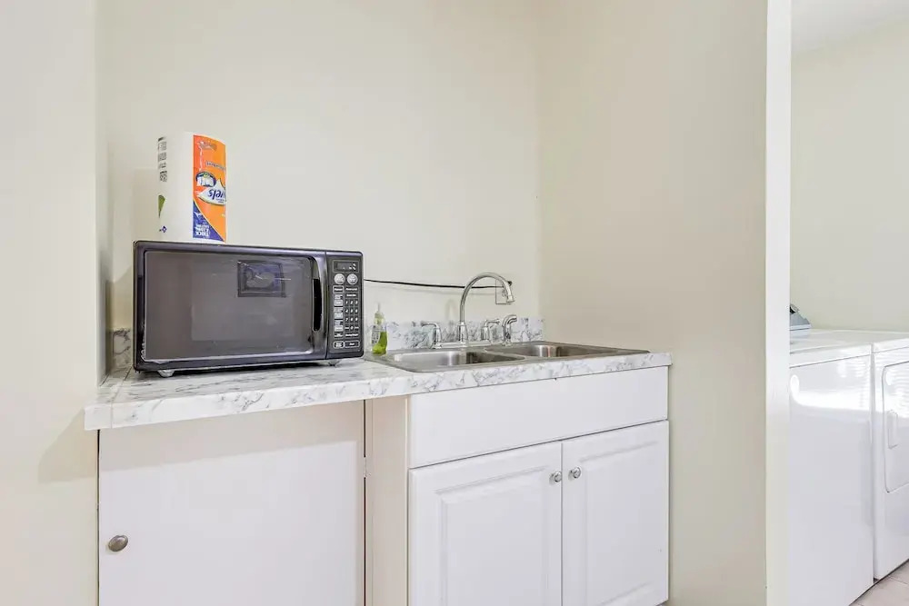 Walkable Mobile Apartment w/ Fenced-in Yard