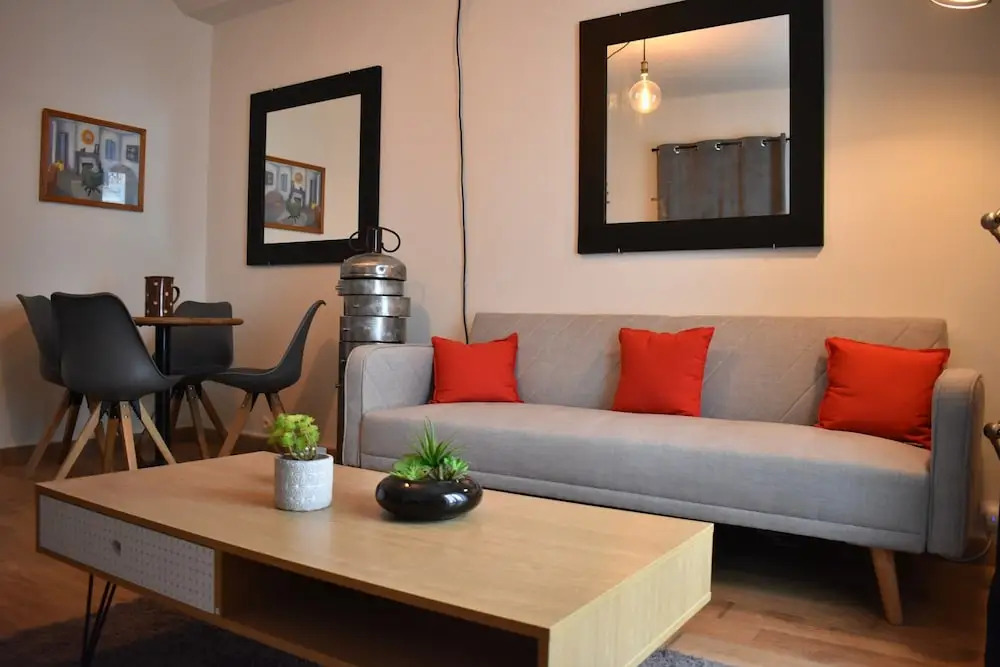 Spacious 1 Bedroom Apartment in Sacré Coeur