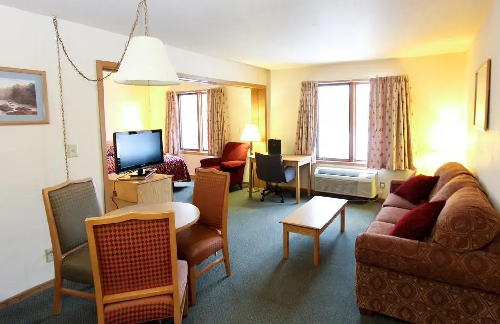 Luck Country Inn