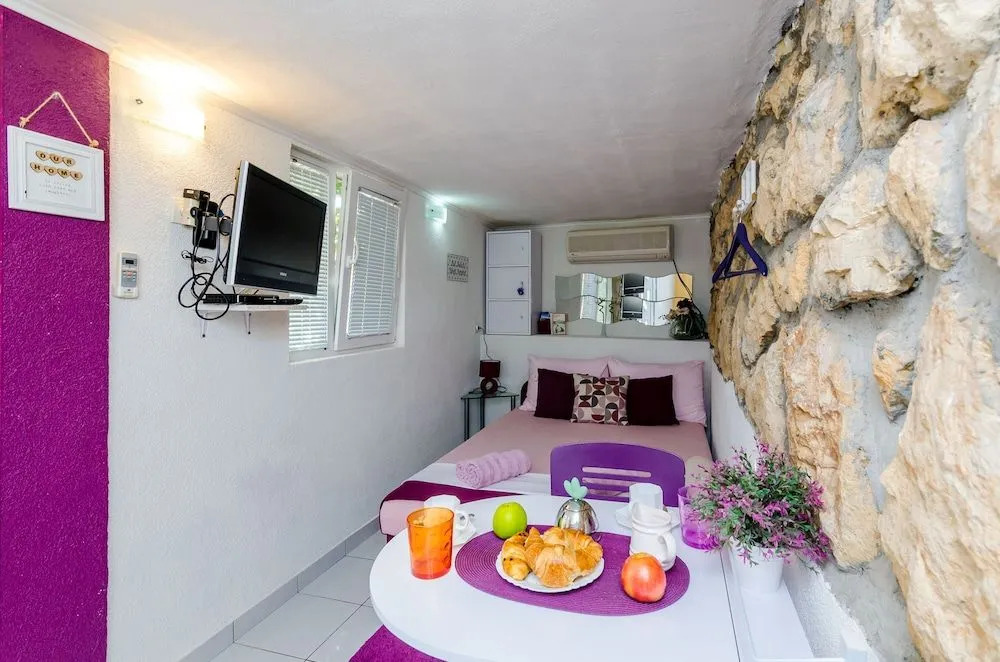 Indys Beach Apartments