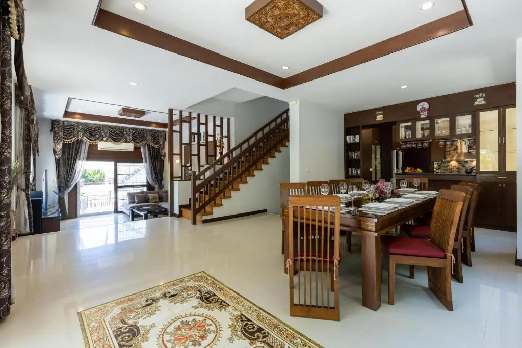 5 Bedroom Pool Villa Close To Town H5