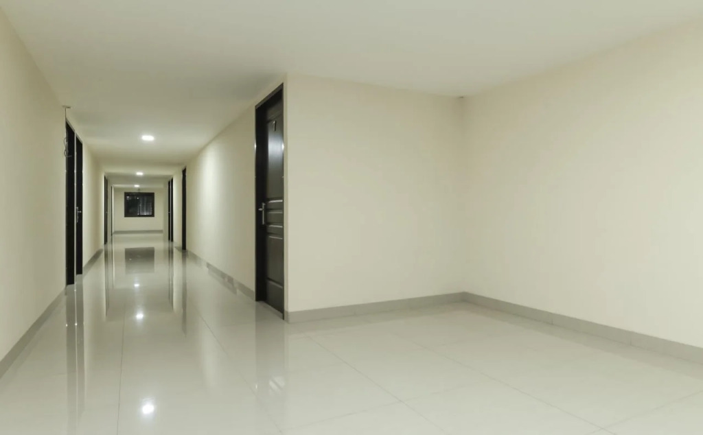 RedDoorz Plus near Harmoni Gajah Mada
