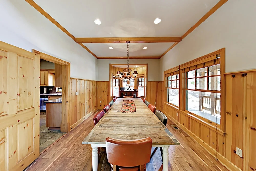 213 Vista Pines Circle Home 5 Bedrooms 4.5 Bathrooms Home