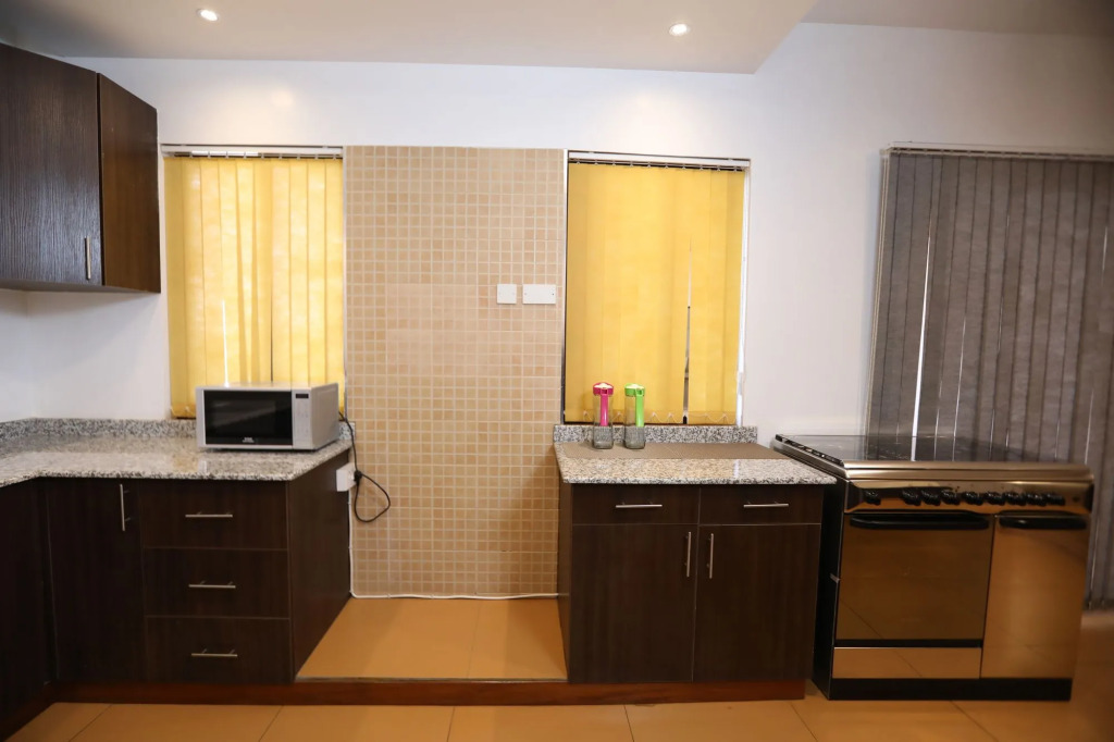 Bidwood Suite Hotel, Opposite Sarit Centre