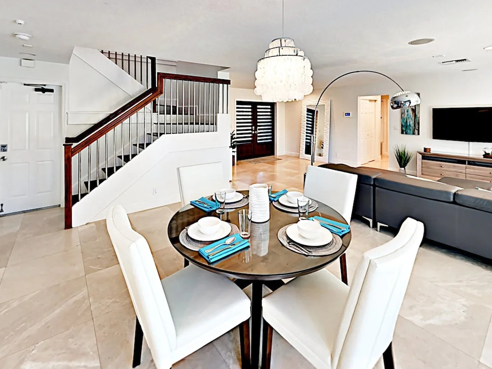 4br/4ba W/ Private Deck & Heated Pool - Near Beach 4 Bedroom Home