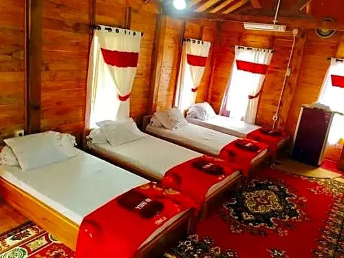Penginapan Muslim Yuni INN