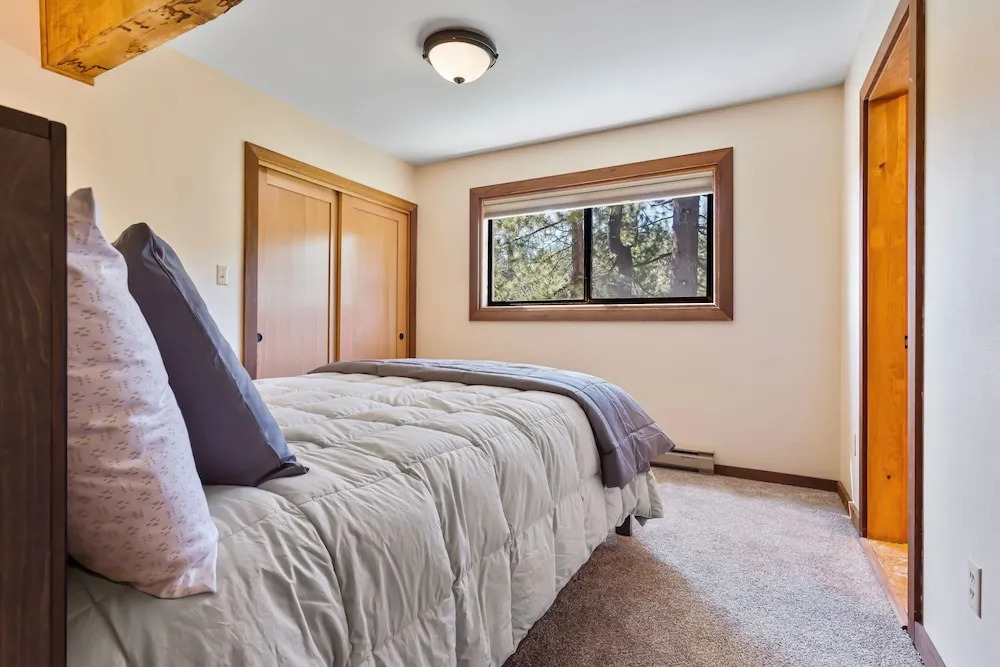 AMAZING VIEWS- MODERN HOME- SH #14 by Bear Valley Vacation Rentals