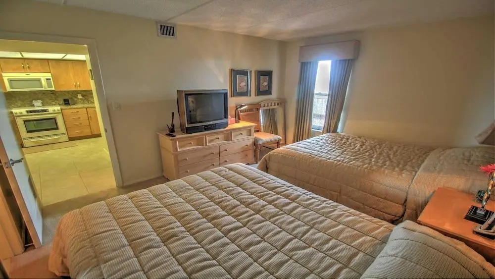 Edgewater 506 Minium 2 Bedroom Condo by RedAwning