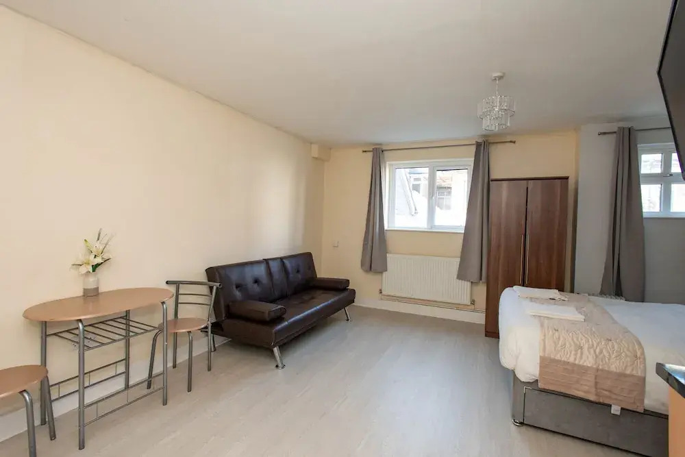Newly Refurbished Studio, 20mins to London Bridge