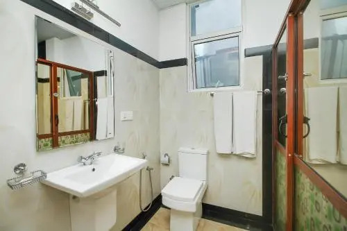 OYO 361 Grand Rovinka Hotel