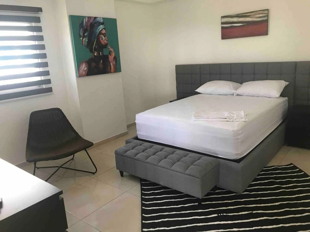 Eclectic 3 levels and 5 bedrooms penthouse