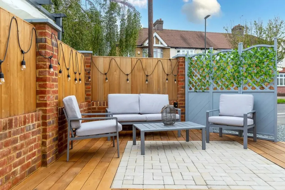 Guestready - Unique Home Near Wimbledon With Gorgeous Deck and Parking, Morden