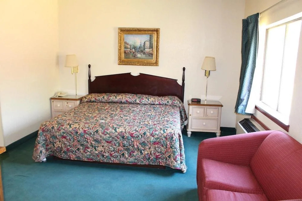 Lamar Inn and Suites
