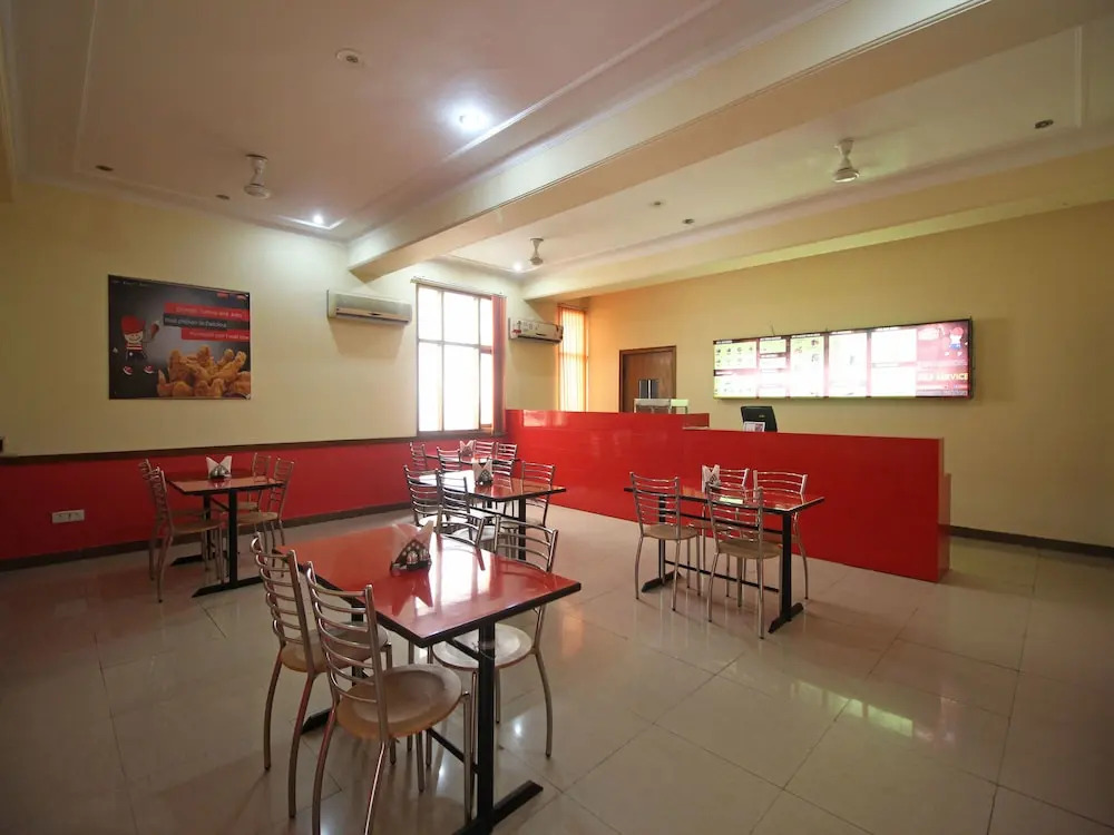 OYO 6977 Hotel Clarks