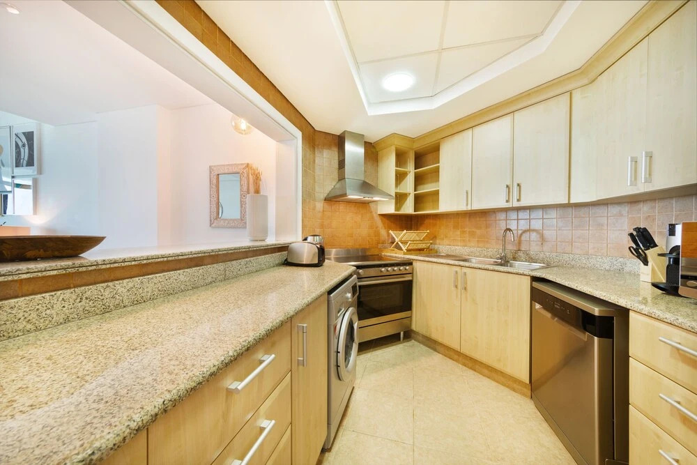 Maison Privee - Modern & Bright Apt with Sea Front Views of Burj AlArab