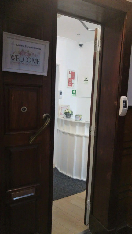 Lisbon Terrace Suites - Guest House