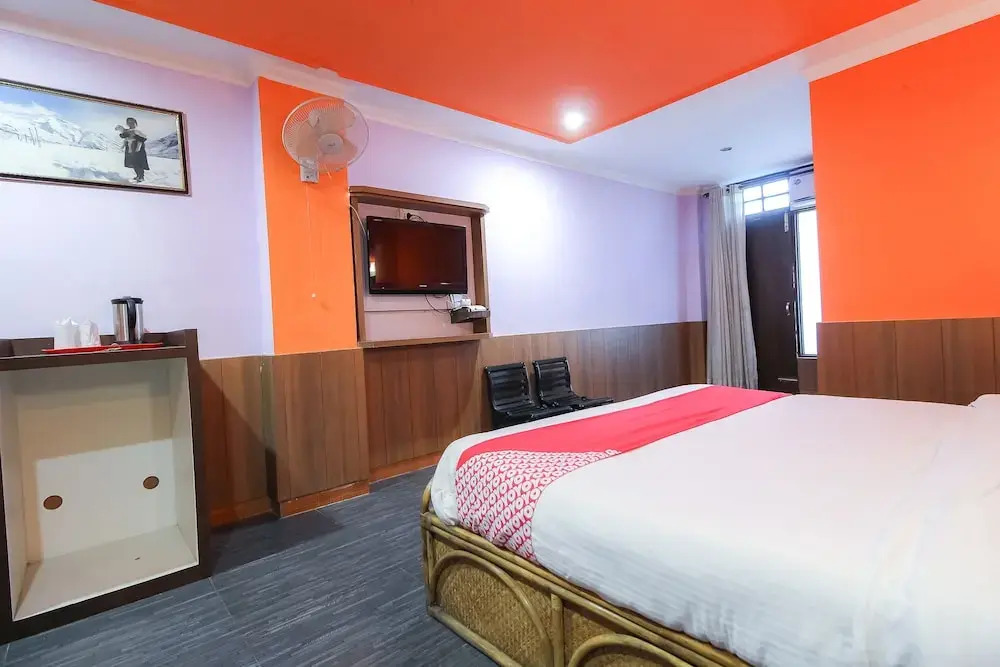 OYO 8367 Hotel The Woodz
