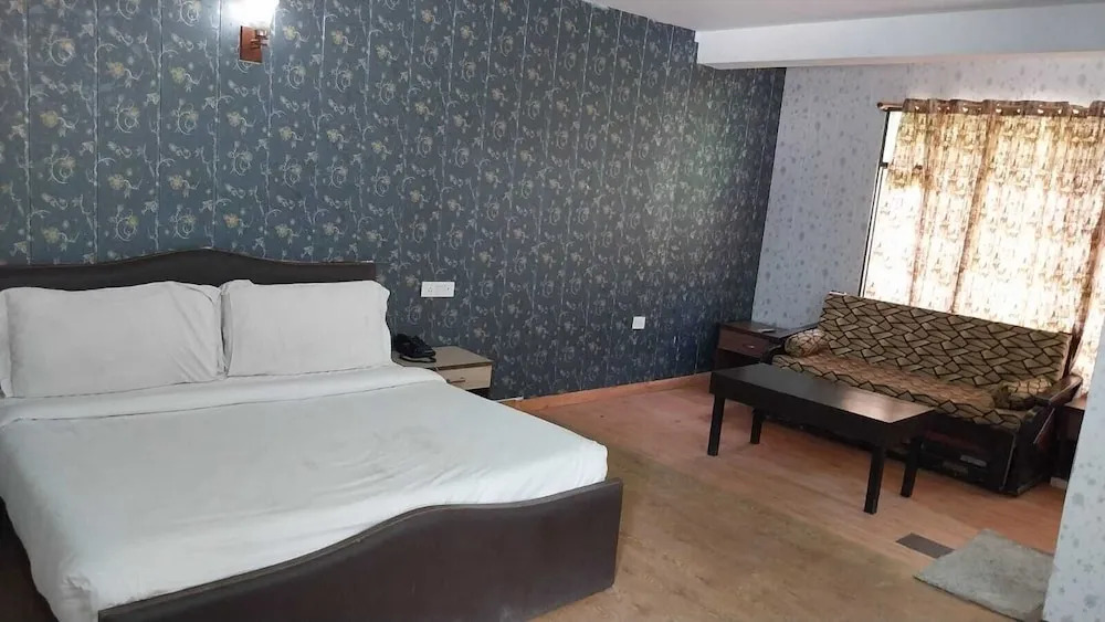 Hotel Royal Grand - Manali