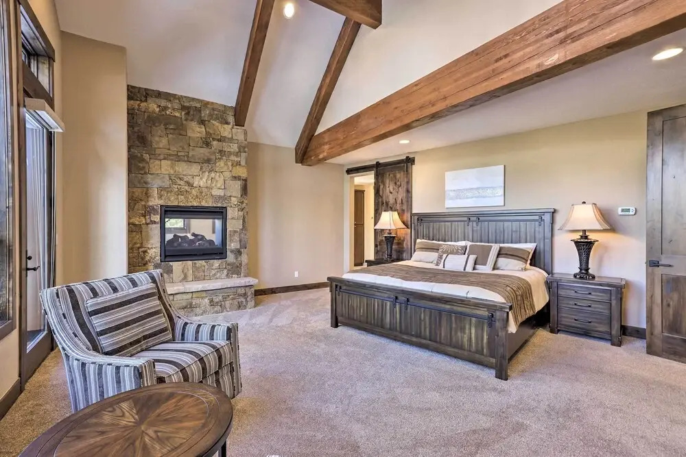 3 Fireplaces & Mtn View: Luxe Home in Breckenridge