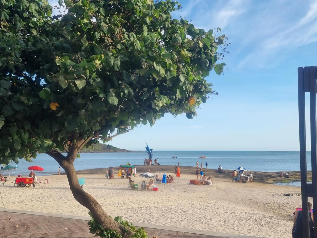 Apartamento Frente para o Mar-PÉ NA AREIA -VISTA TOTAL PARA O MAR -ÁREA DE CHURRASCO PRIVATIVA COBERTA-WIFI-NETFLIX -DISNEY PLUS -STARMAX- HBO MAX - JOGOS- FIRE TV STICK POR COMANDO DE VOZ- TV DE ASSINATURA EM TODOS OS QUARTOS